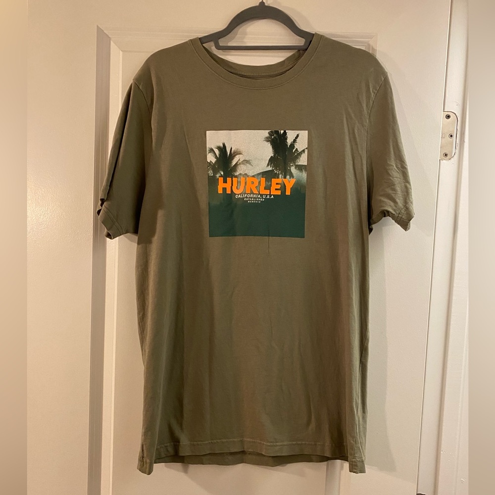 Hurley T-Shirt California USA - Green Base - Block Hurley Graphic - Like New